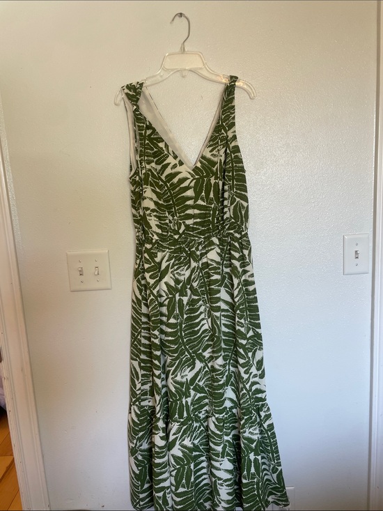 Lush Dresses & Skirts - Lush Green Leaf Print Maxi Dress